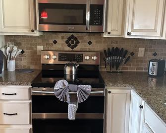 Florida Oasis - Auburndale - Kitchen