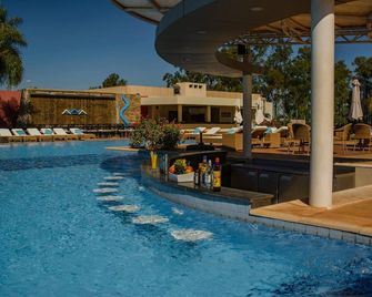 Awa Resort Hotel - Encarnación - Piscina