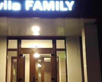 Vila Family - Tohatin - Building