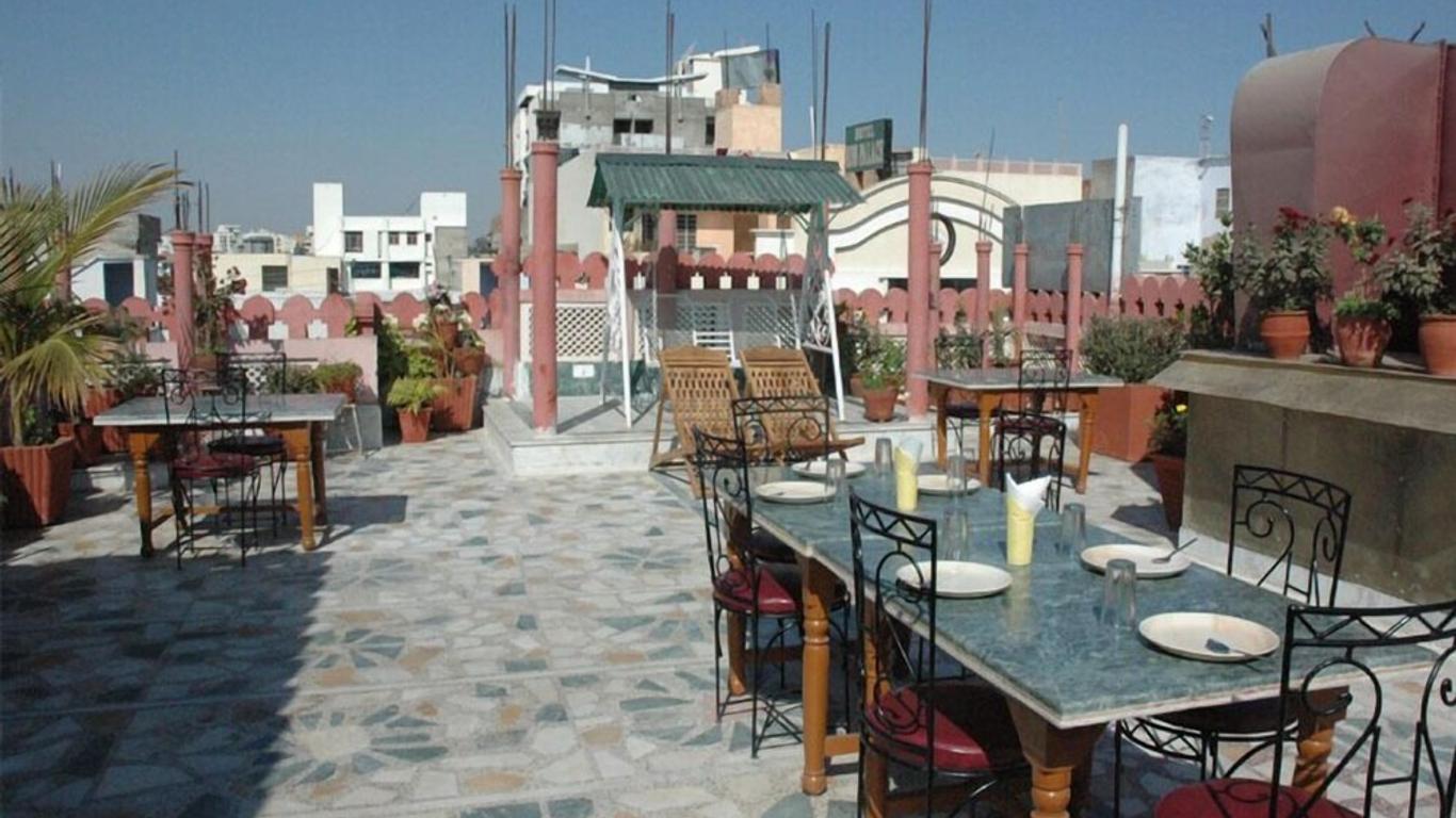 Royal Aashiyana Palace Hotel