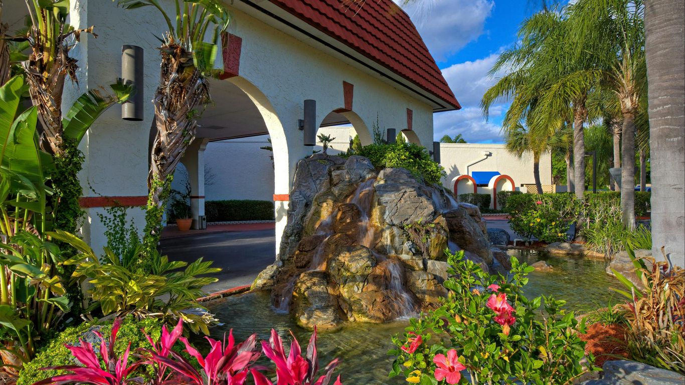 Maingate Lakeside Resort