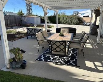 Coast, Mountain & Country - Simi Valley - Restaurant