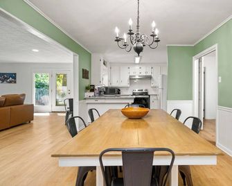 Katie's Place-Workspace-Pet Friendly-Family Games - Pineville - Dining room