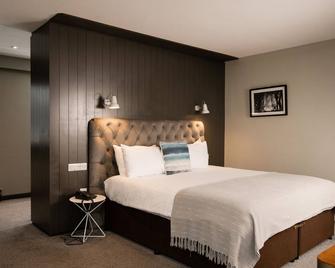 Marine Hotel Ballycastle - Ballycastle - Bedroom