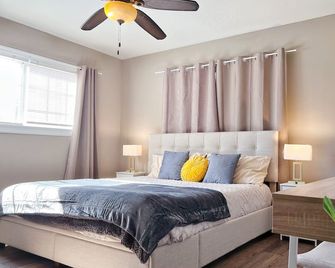 New Luxury I King Bed I 4br & 2ba Whole House in Central Orange - Orange - Slaapkamer