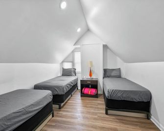 2nd-Floor Retreat in Vibrant Detroit 2 Bedroom - Detroit - Habitación