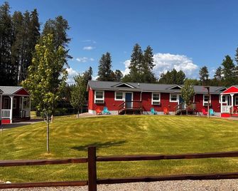 Apartment #3 | 10 Min to Glacier Park Entrance, Minutes to Glacier Park! - Coram - Building