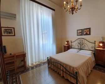 albergo Cavour - Palermo - Bedroom