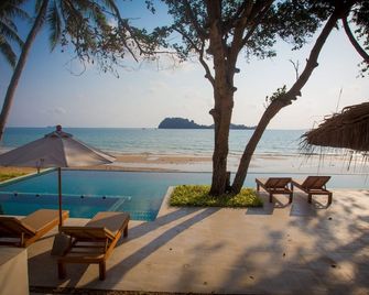 The Nest Private Beach Resort - Chumphon - Pool