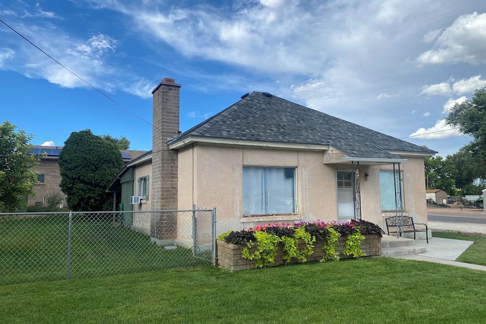 Mountain Biker's Heaven, QUIET 2-bedroom, 1 bath near trails and National Parks - Richfield - Gebouw