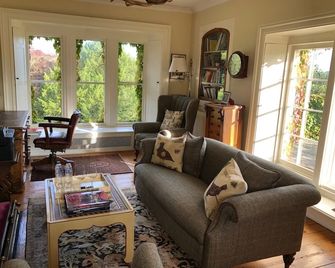 Florence Nightingale Suites at Lea Hurst - Alderwasley - Living room
