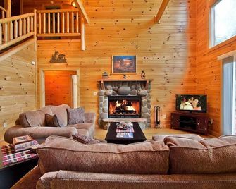 Amazing Views - The Name Says It All! - Pittman Center - Living room