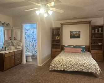 St George Area, Southern UT Getaway, In Ivins Near Snow Canyon and Tuacahn - Ivins - Bedroom