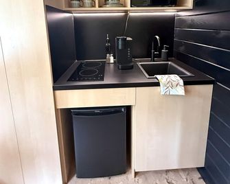 Dogwood: Modern Woodland Studio Pod Tiny Home with Private 300-Acre Forest near Quakertown Pennsylvania - Quakertown - Küche