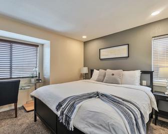 Condo In Dtc/centennial/greenwood Village Area - Perfect Locataion - Englewood - Bedroom