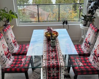 Oceanview short term rental at lookout Avenue. - Sechelt - Jídelna