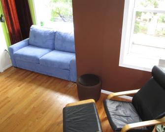 Heart Of The City - Halfblock To Metro - Columbia Heights. - Washington, D.C. - Living room