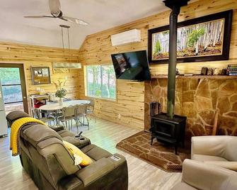 The Hideaway Concealed Cabin East Zion & Bryce - Glendale - Sala de estar