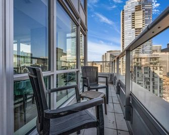 The Noho Entertainment District - Toronto - Balcony