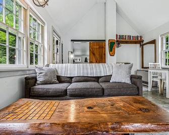 Rock Haven Sugar House - Field and Farm - Reading