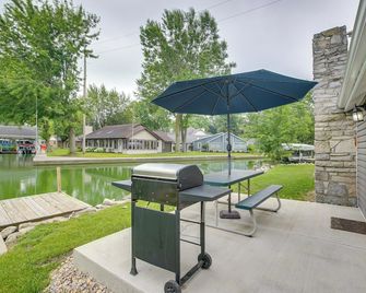 Grand Lake Cabin w/ Private Dock in St Marys! - Saint Marys - Patio