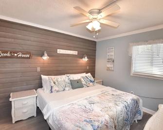 0906 Waters Edge Resort 1 Bedroom Condo by RedAwning - Murrells Inlet - Bedroom