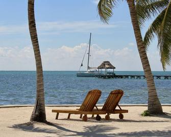 Tara Del Sol Resort - San Pedro Town - Strand