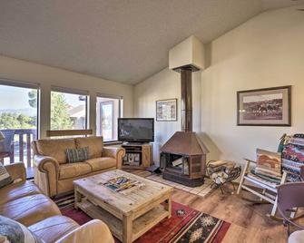 Cozy Pagosa Condo Stunning Mountain and Lake Views! - Pagosa Springs - Living room