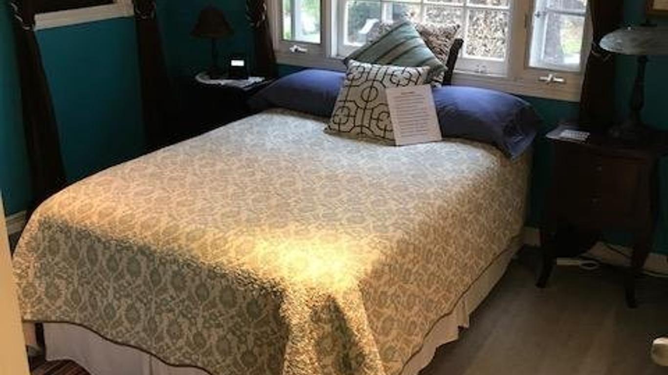 Elaine's Hollywood Bed & Breakfast