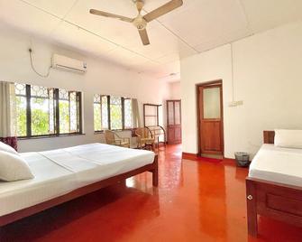 Kandy Boutique Villa by Aaradhya - Kandy - Bedroom