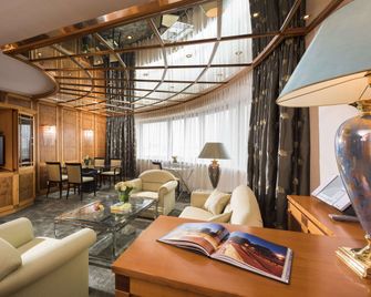 Maritim Hotel Magdeburg - Magdeburg - Living room