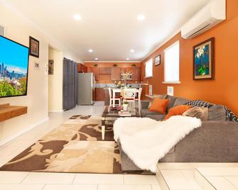 Seattle Guest Suite with Private Yard - Seattle - Living room