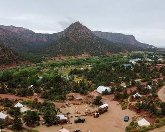 Dry Glamping Tent Near Zion National Park, Ideal for Couples - Hildale