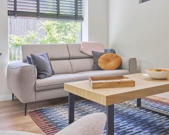 Beautiful chalet in the middle of the woods - Zutendaal - Вітальня