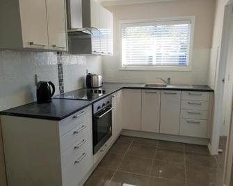 Rose Apartments Unit 1 Central Rotorua-Accommodation&Spa - Rotorua - Cocina