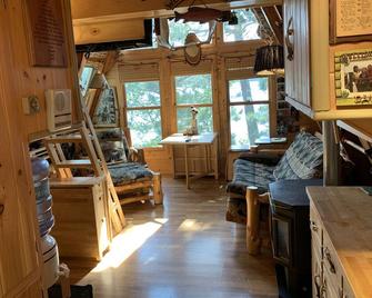 Beautiful Lake Vermilion Private Island Rental - Cook - Living room
