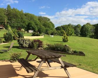 Fishing cottage in hollow with private pond - Bonnat - Patio