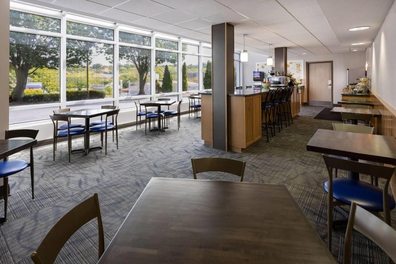 Days Inn by Wyndham Penn State thumbnail 2