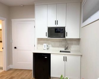 Luxurious & Cozy Family sized apartment - Hammonds Plains - Kitchen