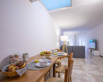 Cozy Apartment In The Heart Of Riva - Happy Rentals - Riva del Garda - Phòng ăn