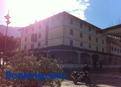Hotel Risi - Colico - Bâtiment