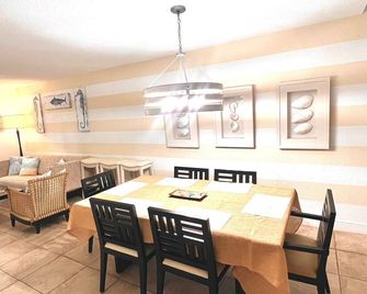Sunset Haven-Bimini Bay 3 Bedroom Vacation Home - Bailey Town - غرفة طعام