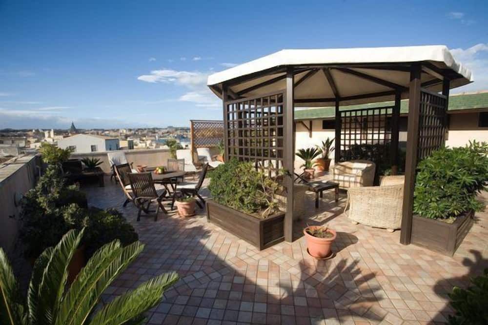 دوموس مارياي ألبيرجو - سرقوسة - شرفة