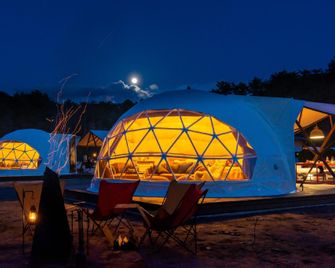 Hoko Glamping - Ena - Innenhof