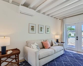 The Glenn House - Gather Poolside in a Breezy South End Getaway - West Palm Beach - Sala de estar