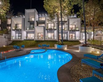 Velmore Kasauli Operated by Royal Orchid Hotel Ltd. - Шімла - Басейн