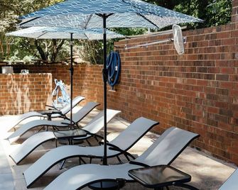 Windsor Place in Shelby- Great for large groups, Pool, hot tub. - Shelby - Patio