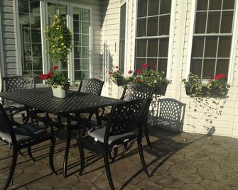 Natural Beauty just outside the Village of Strasburg in Lancaster County - Strasburg - Patio