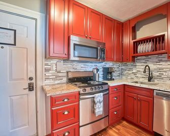 Luxury Studio Flat in Downtown Newberg - Suite #4 - Newberg - Cocina