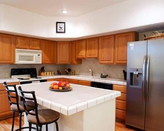 Spacious Townhome with Shuttle Access to Grand Targhee - Driggs - Keuken